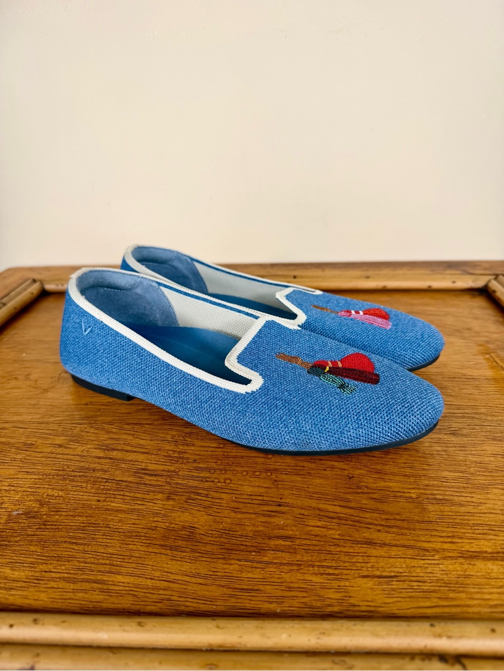 Vivaia Women’s Embroidered Audrey Loafer Round Toe Blue Size 38.5 / 8 Tassel